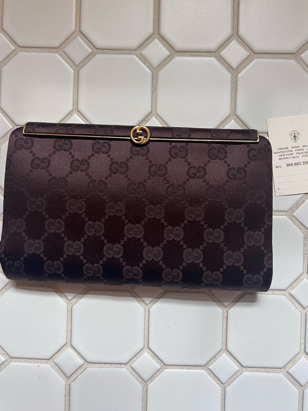 RARE vintage 1960s Gucci brown satin clutch 🤎